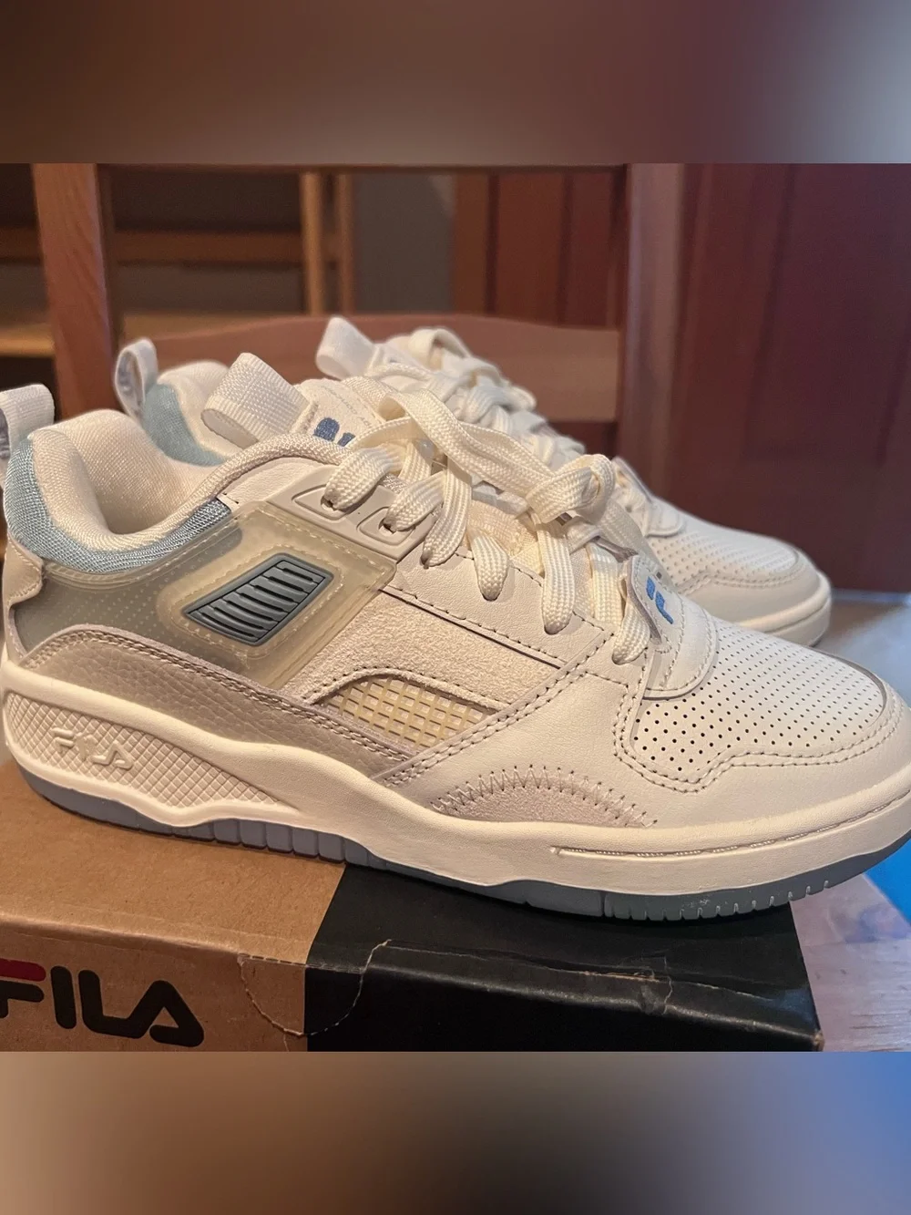 Fila Corda 180R Women's— Off White with Light Blue Accent